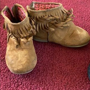 Size 5c moccasin like shoes